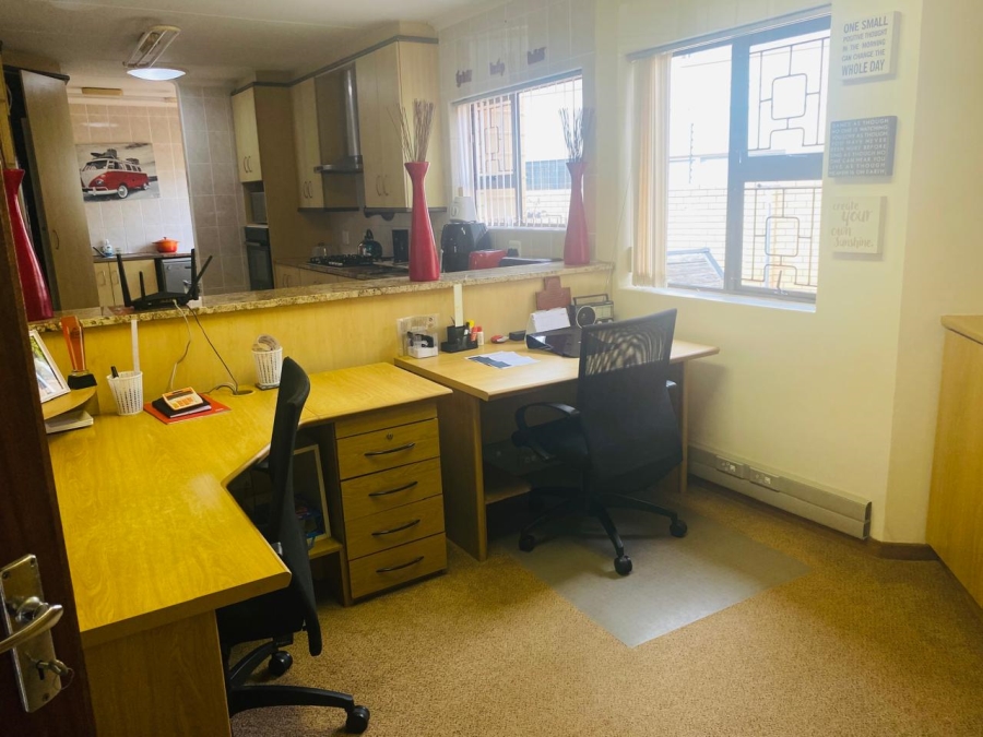 4 Bedroom Property for Sale in Summerstrand Eastern Cape